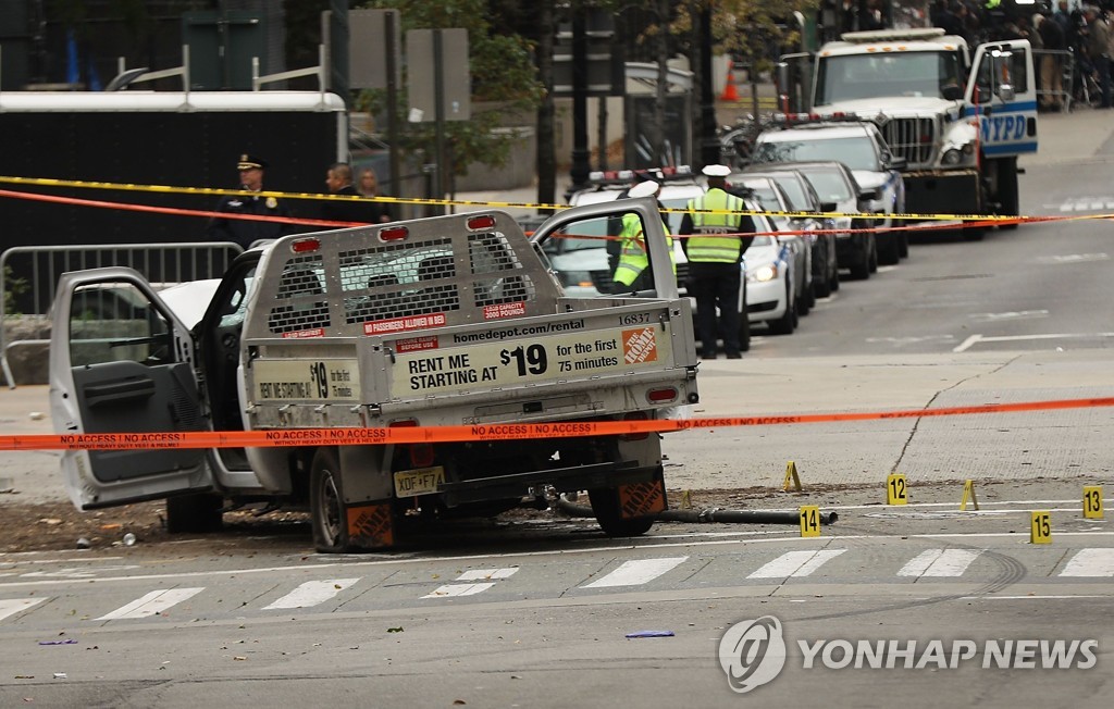 '뉴욕 트럭 테러범' 웃으며 범행 자랑…IS깃발 병실 게양 요청도