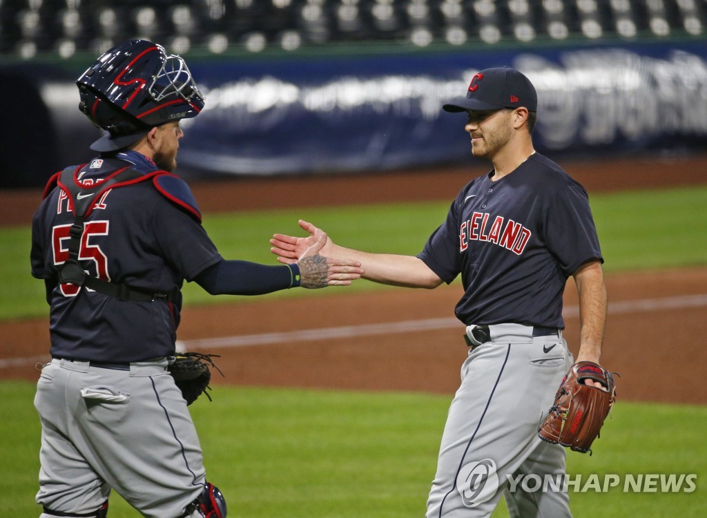 MLB 샌프란시스코, 백업 포수로 골드글러브 출신 페레스 영입