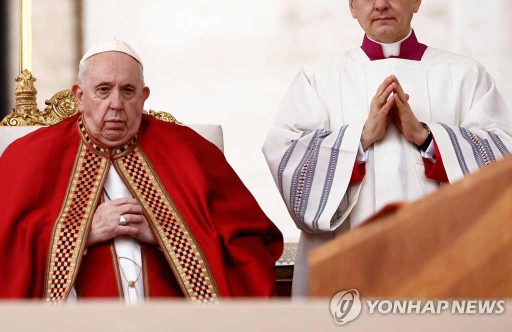 '전 교황' 베네딕토 16세 장례 미사 봉헌…현 교황이 주례(종합)