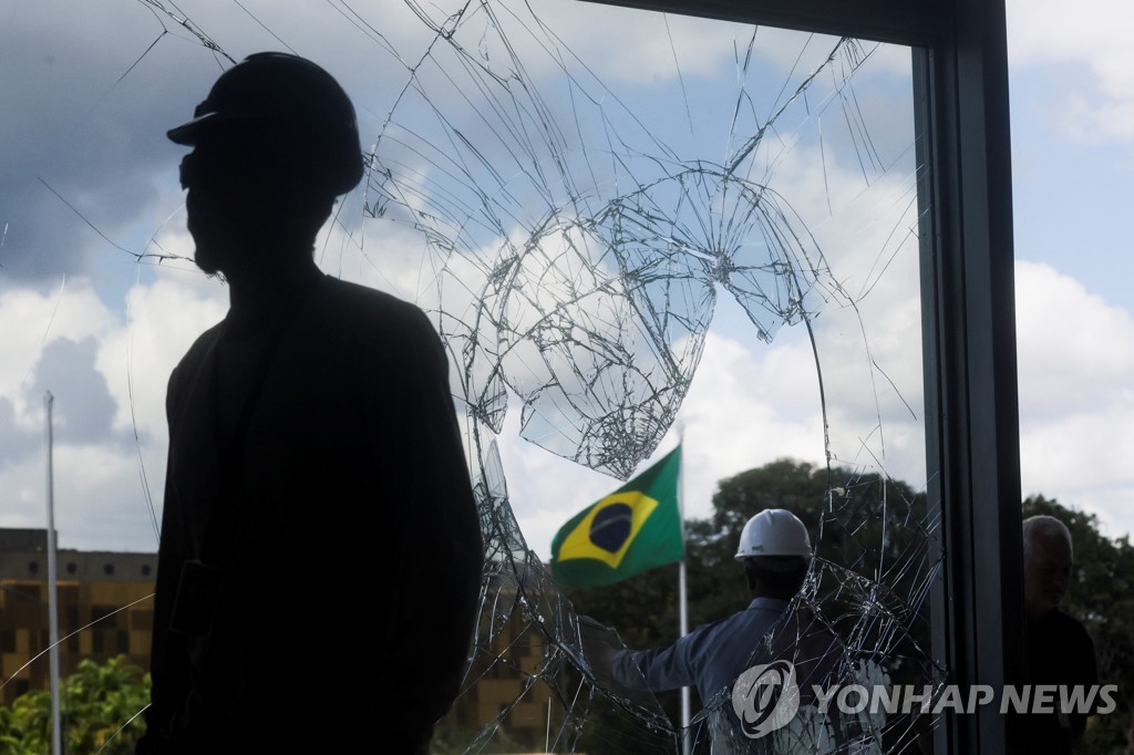 브라질경찰, 보우소나루 지지자 1천여명 구금·폭동 관련성 조사