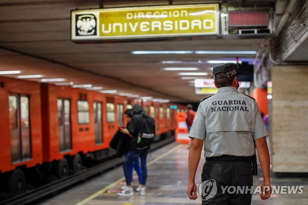 멕시코, 지하철 안전위해 군 투입…언론비판에 대통령 "좀 놔둬"