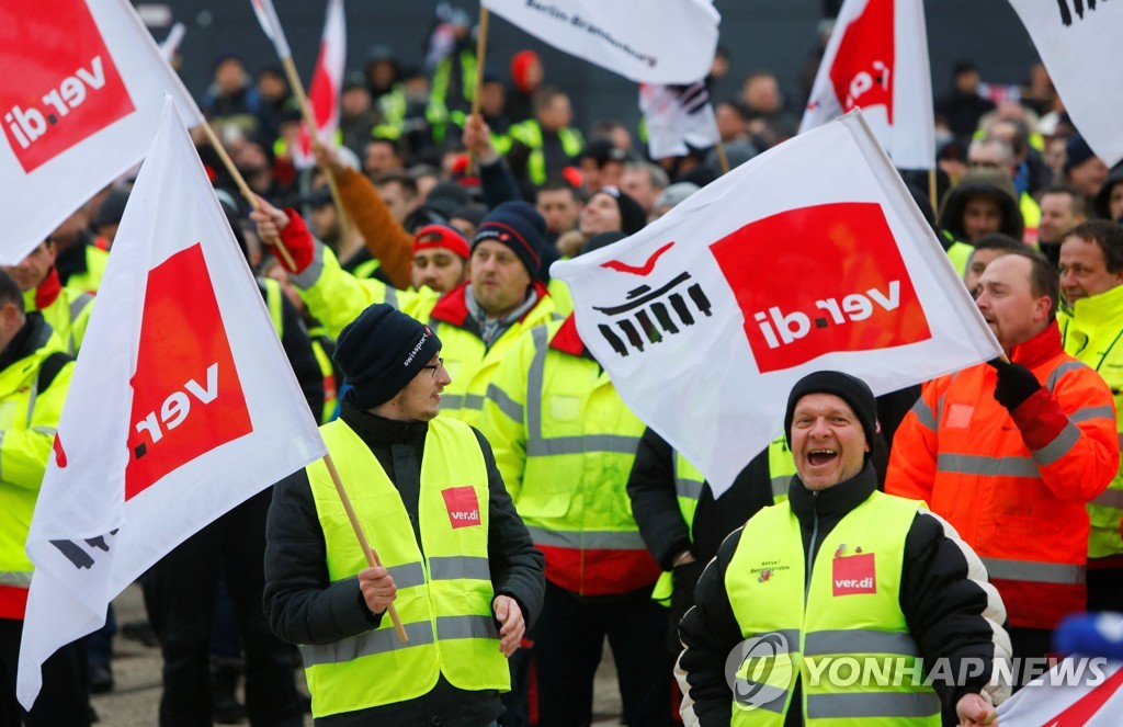 베를린공항 경고파업으로 마비…전비행편 취소·3만5천명 불편