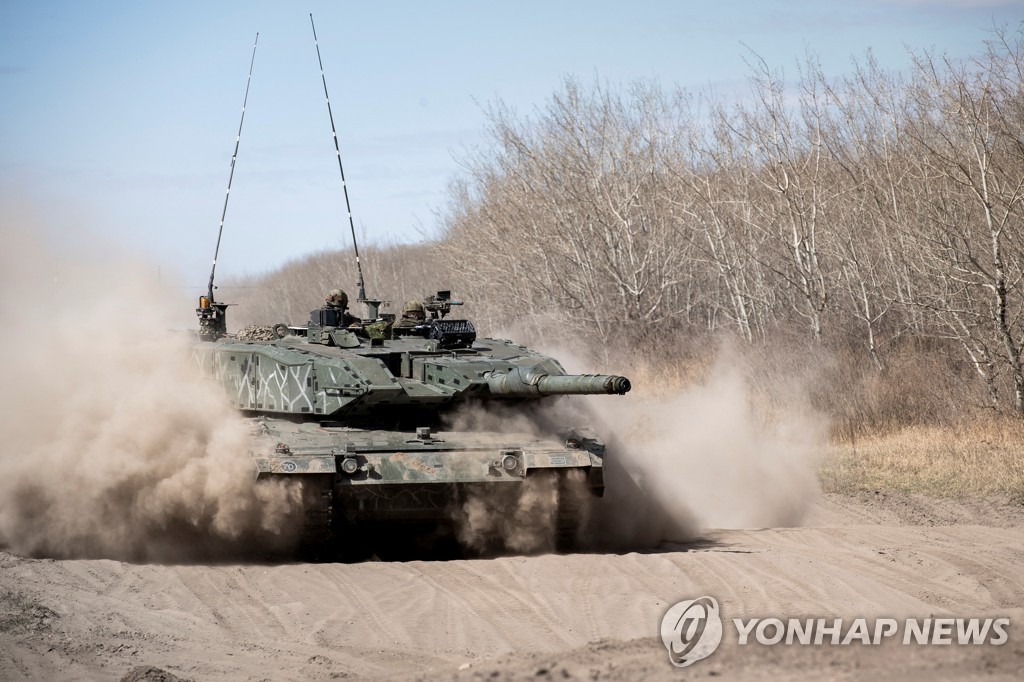 우크라, 탱크 약속받자마자 "전투기·장거리 미사일 달라" 재촉