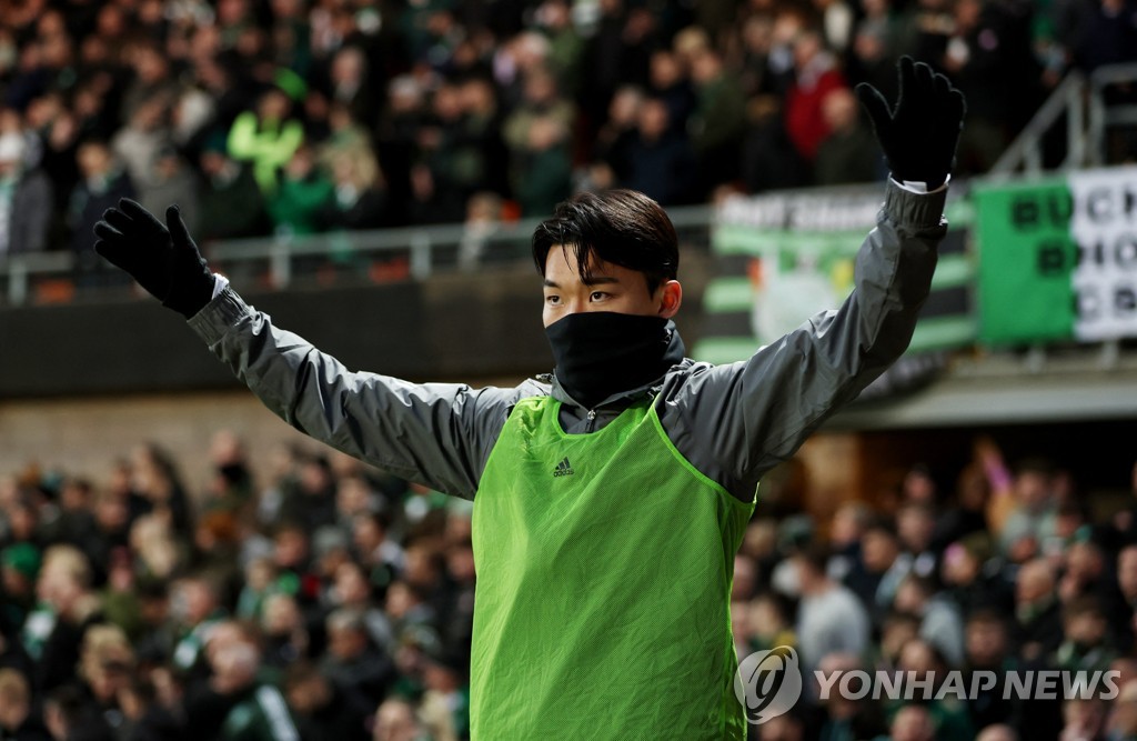 오현규, 스코틀랜드 프로축구 셀틱 데뷔전…후반 교체 출전