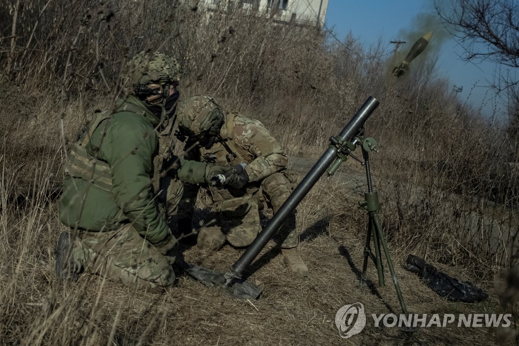 우크라 격전지 바흐무트 포위나선 러…시 북쪽마을 점령 재주장