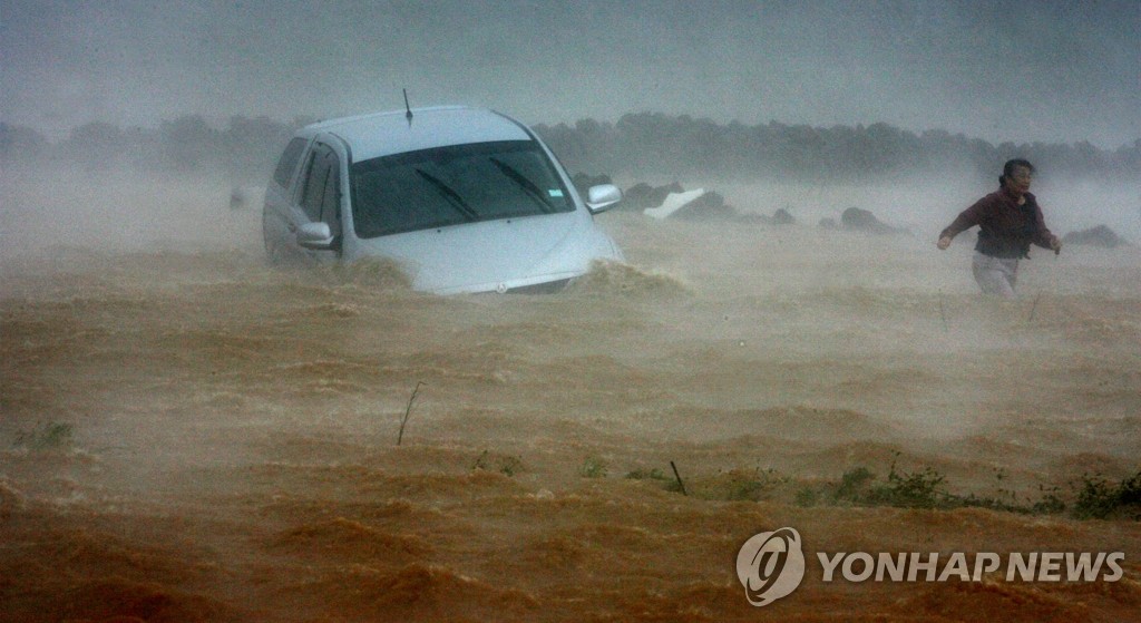 [제주날씨100년] ① 하루 420㎜ 물폭탄, 초속 60ｍ 강풍…37.5도 폭염도