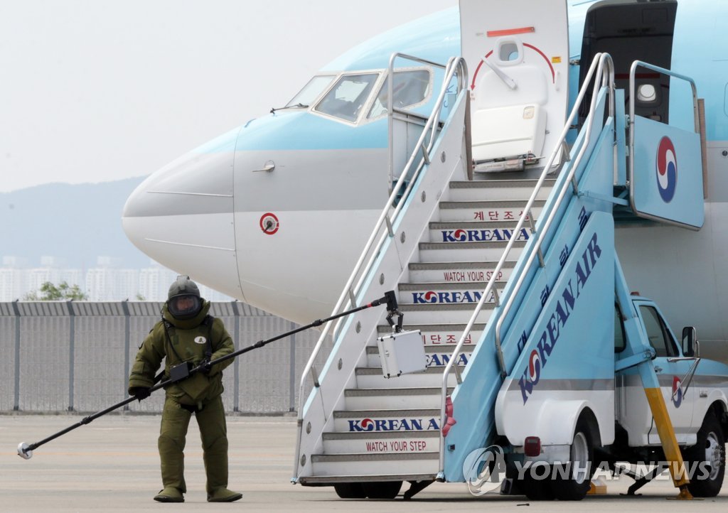 [제주공항 사람들] ⑨"사명감 없으면 일 못해"…사선 넘나드는 폭발물처리반