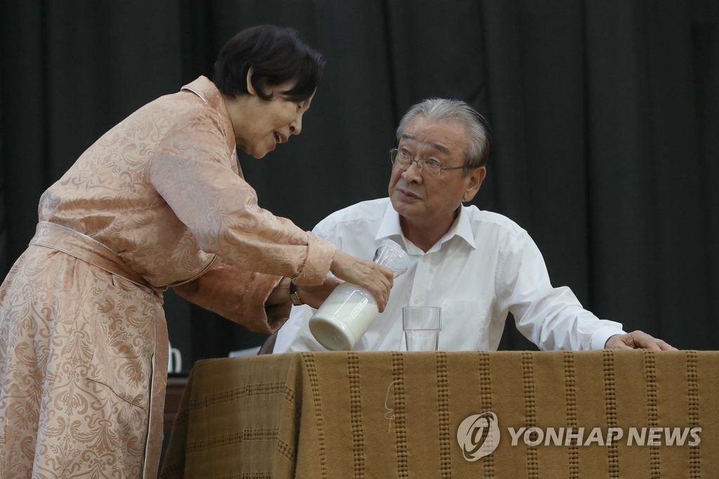 '영원한 현역' 이순재 "기성세대가 젊은이들 앞길 방해 말아야"