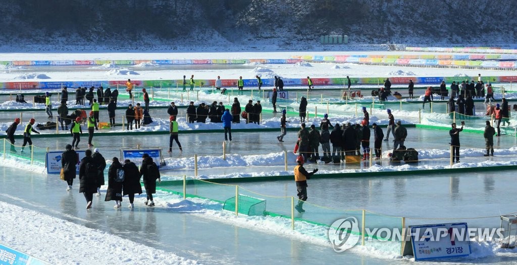 빙판 위 '축구의 신'은 누구…인제서 '얼음판 월드컵' 한판승부