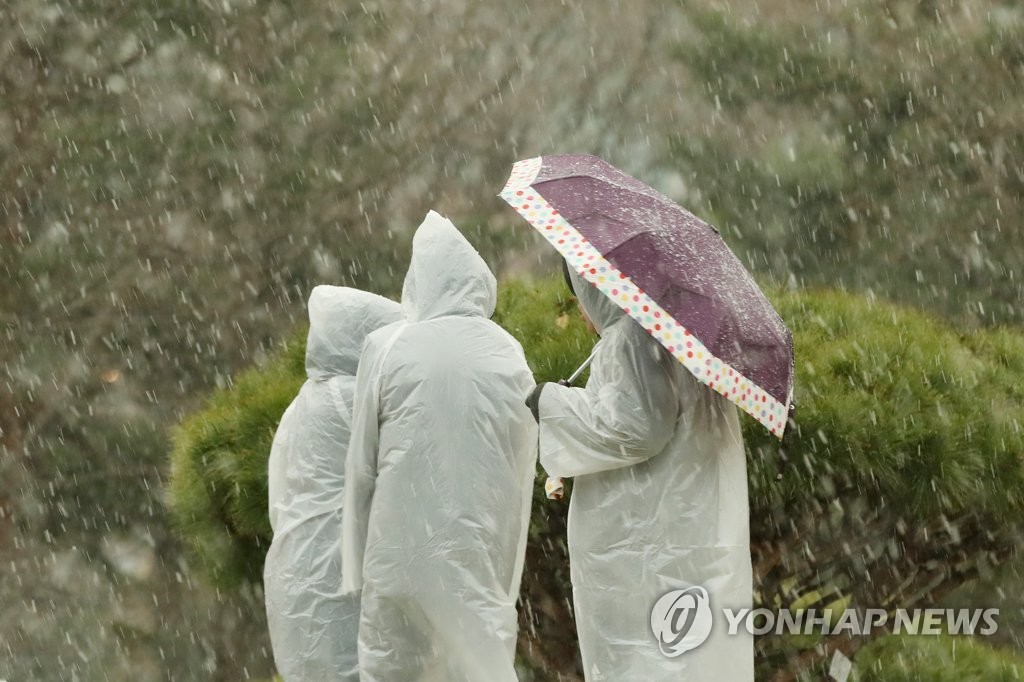 대구·경북 흐리다 맑아져…경북 북부엔 눈비