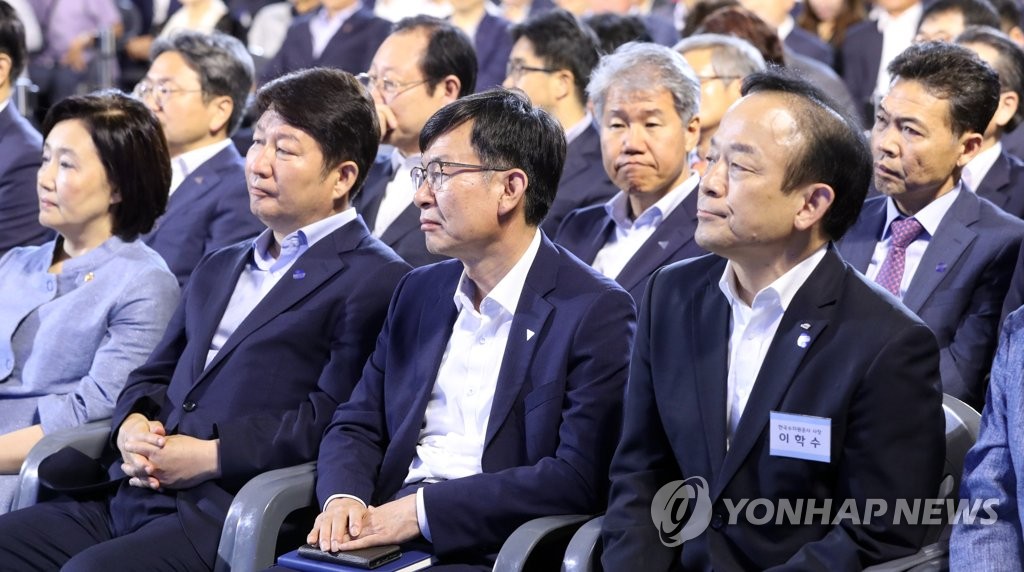 文정부 인사들 모여 정책포럼 발족…김상조·김수현 등 참여