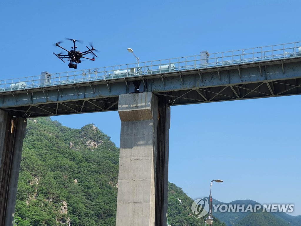 군·경찰, 사드 기지 접근했다 추락한 드론 사흘째 수색