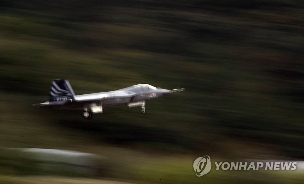KF-21 전투기 첫 초음속 비행 성공…비행 6개월만에(종합)