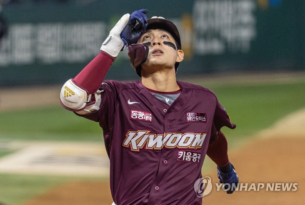 처음 타격폼 바꾸는 이정후 "우승이 먼저, MLB는 그다음"