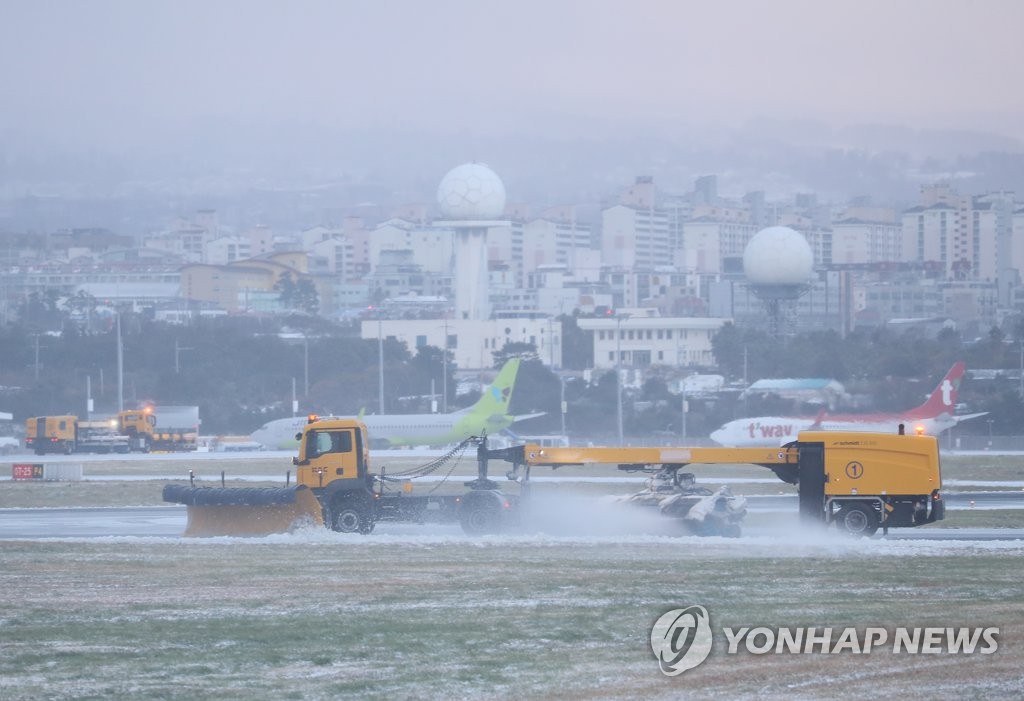 Heavy snow, strong wind, cold wave special report Jeju…  Most flights canceled on the 24th (total 2 reports)