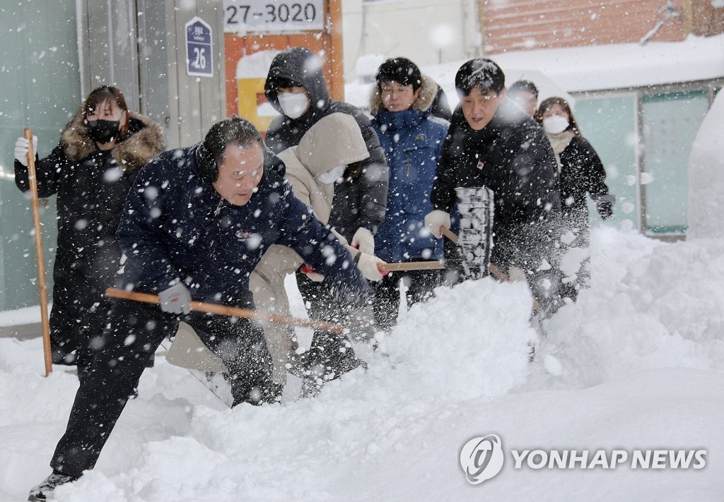 전북도, 폭설대비 특교세 31억원 확보…제설제·장비 지원