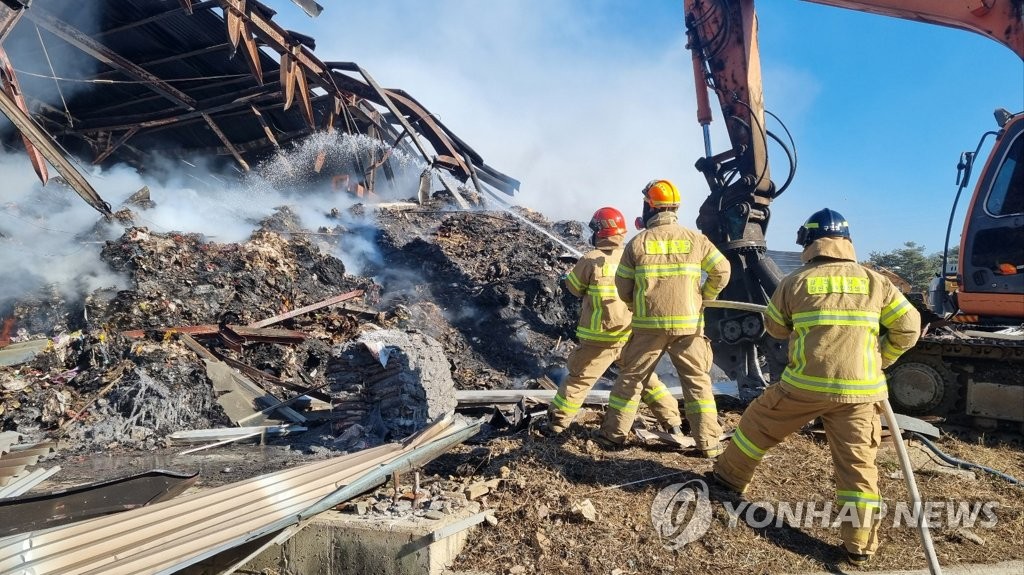 양양 폐기물 매립장 화재 엿새 만에 진화…뒷불 감시 전환