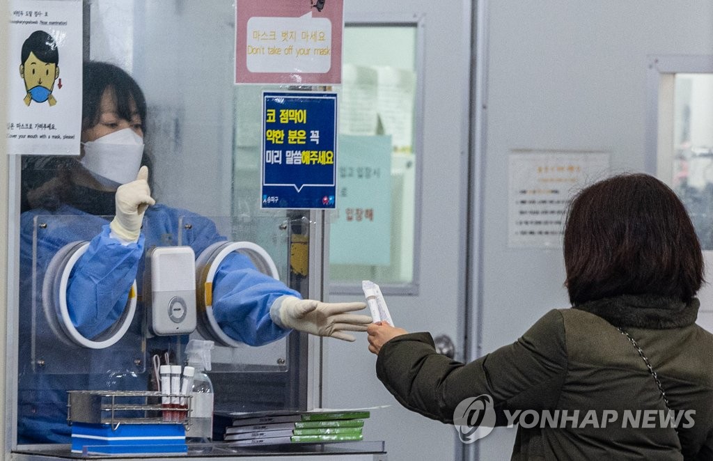 경남 4031명 확진, 전날보다 큰 폭 증가…고령환자 4명 숨져