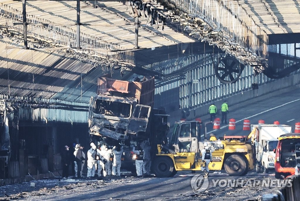 불 난 제2경인고속도로 차단 여파로 새해 첫 출근길도 정체