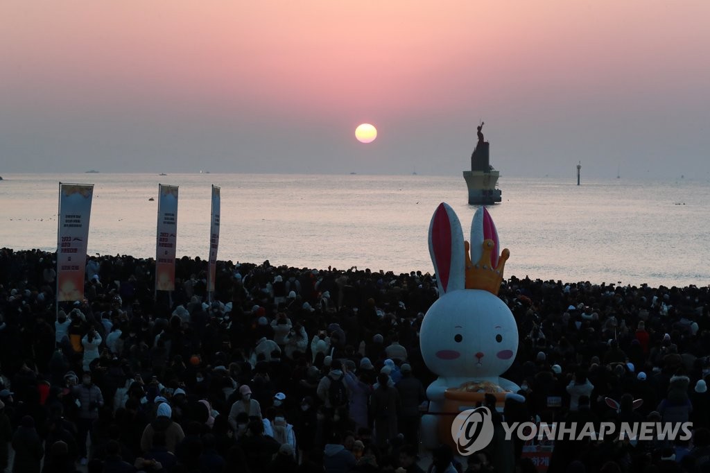 "반갑다 2023년" 전국 해돋이 명소에 새해 소원 '가득'