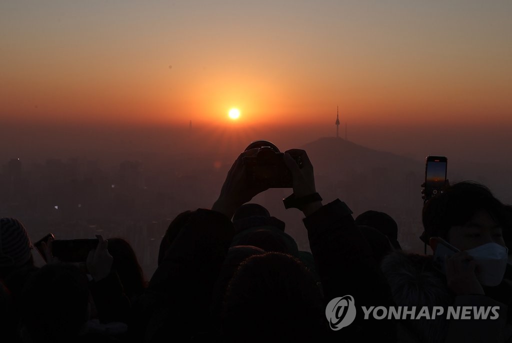 토끼띠 부녀 "올해는 마냥 행복하기"…새해 첫 해는 소원을 싣고