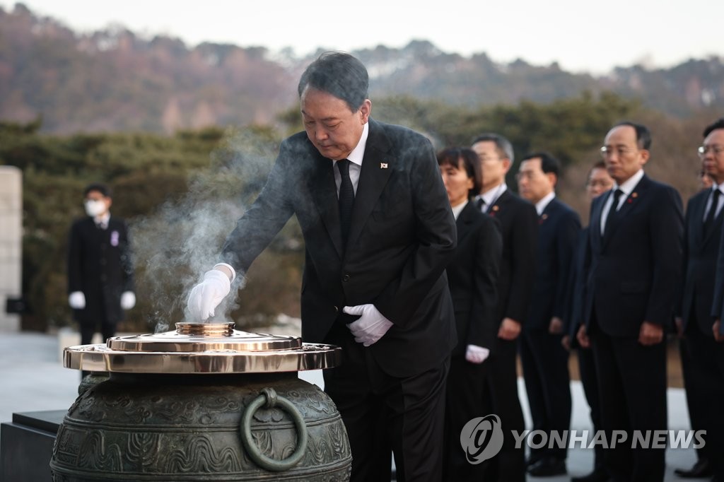 재도약 내건 尹…'기득권 타파' 신년사 이어 지하벙커서 北겨냥