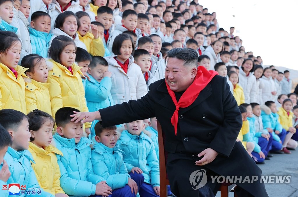 美 의회에 사회주의 규탄결의안…김정일·김정은 범죄자로 명시