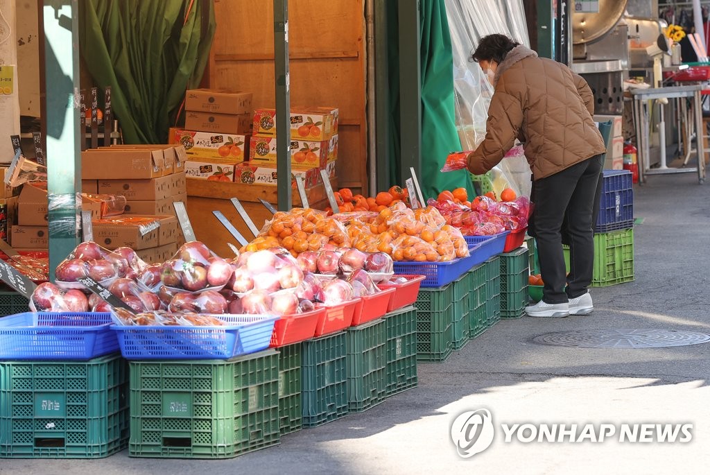 설 성수품 작년보다 싸게…농축수산물 할인에 300억 투입