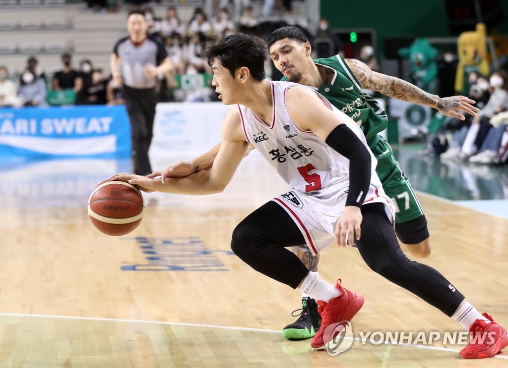 프로농구 선두 굳히는 인삼공사, DB 누르고 4연승…변준형 20점