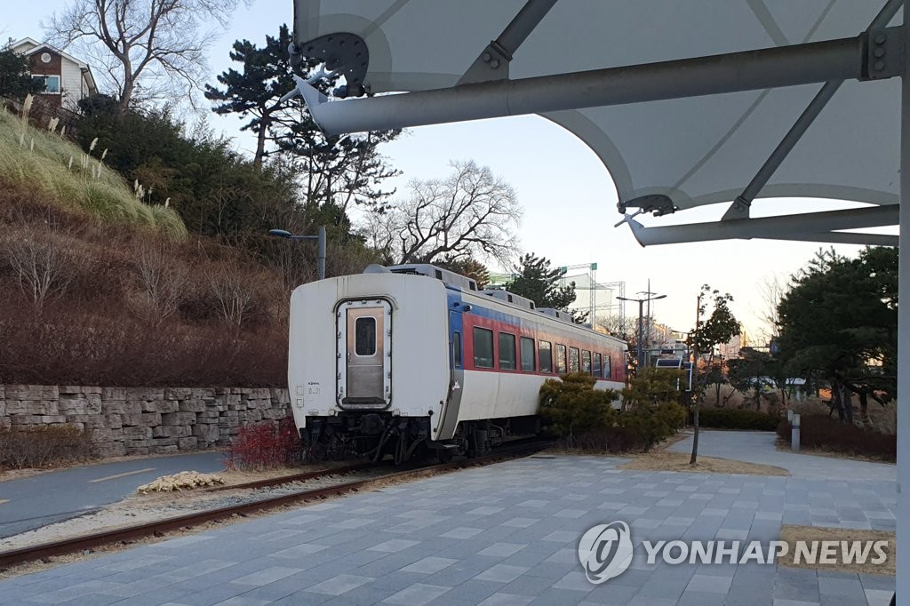 포항 폐철도에 등장한 무궁화호 객차…전시·체험공간 활용