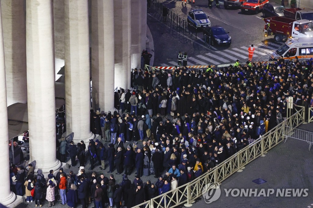 '전 교황' 베네딕토 16세 장례 미사 봉헌…현 교황이 주례(종합2보)