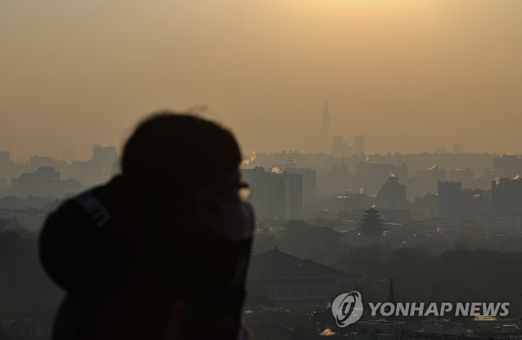 고기압에 짙어진 미세먼지…부산 10개월 만에 비상저감조치