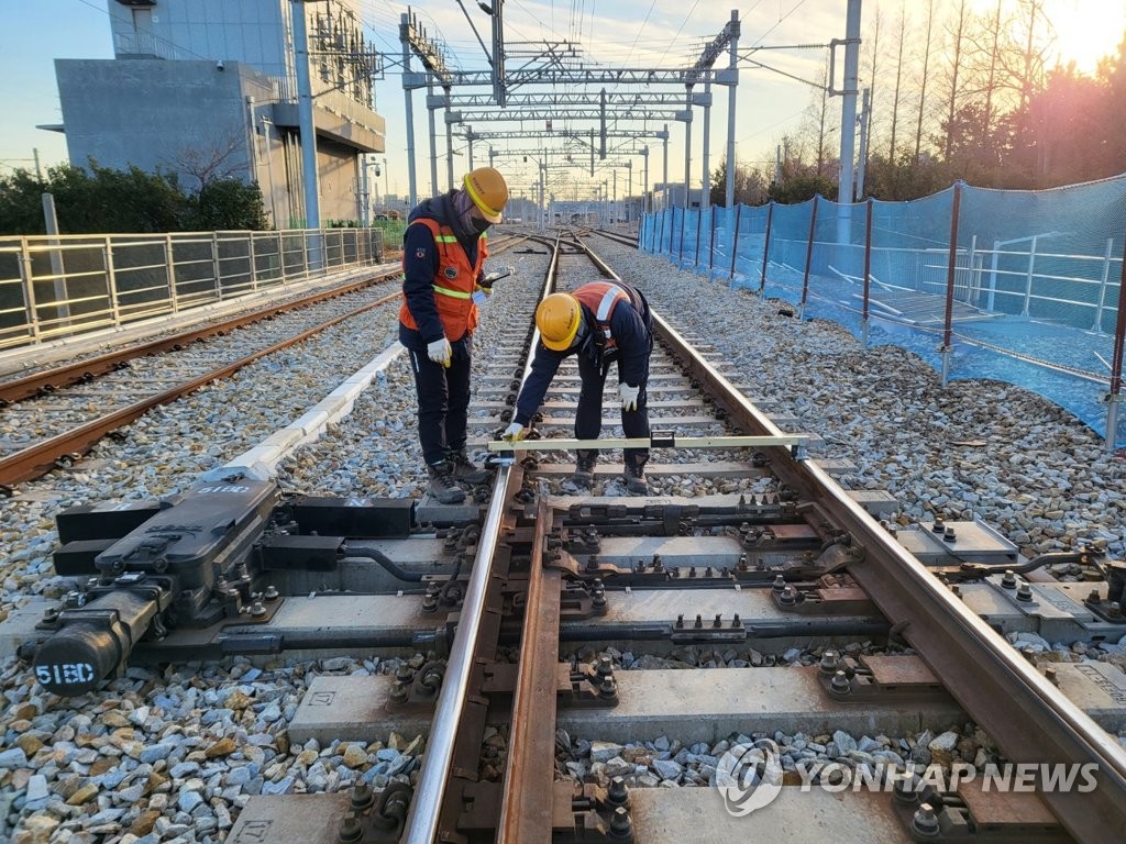 잇따른 철도사고에…코레일 근무 4조2교대→3조2교대 환원명령