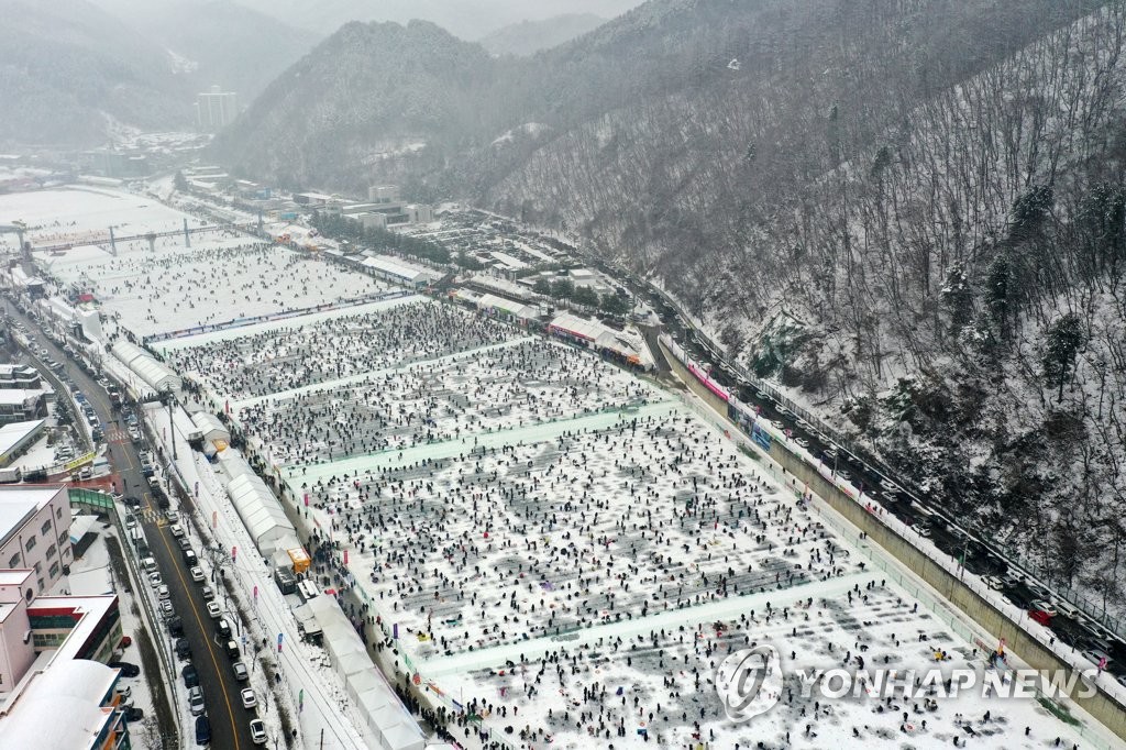 산천어축제 주말 예약낚시 입장권 매진에 암표 우려…단속 강화