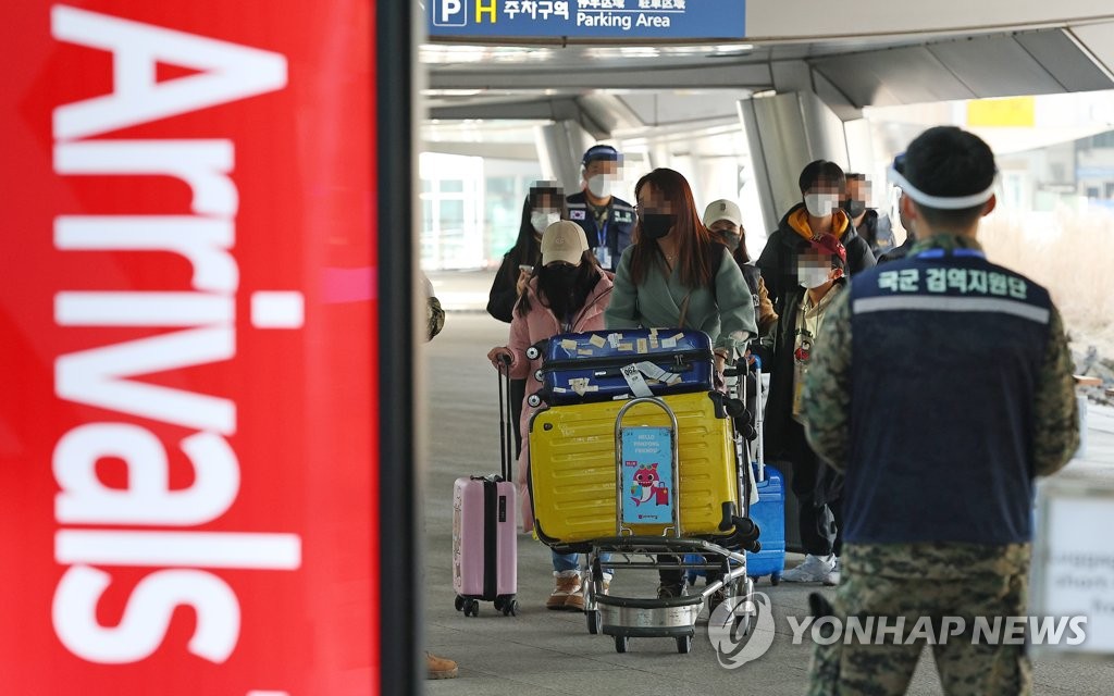 어제 중국발 입국자 코로나 양성률 12.7%…8명에 1명꼴