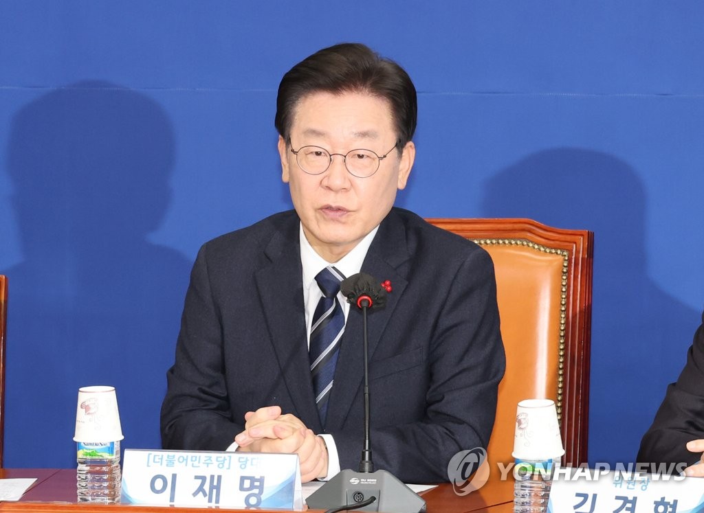 이재명 "尹정부,'野파괴'이중 플레이…폭력적 국정 정상화해야"