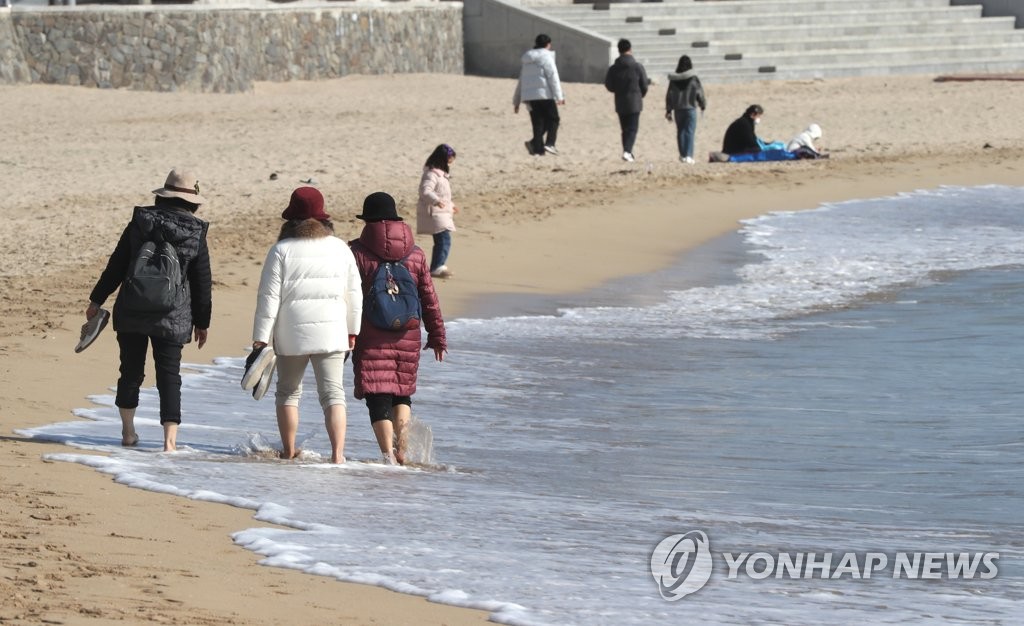 낮 10도 이상 포근…오후 제주·전남부터 시작해 전국에 많은 비