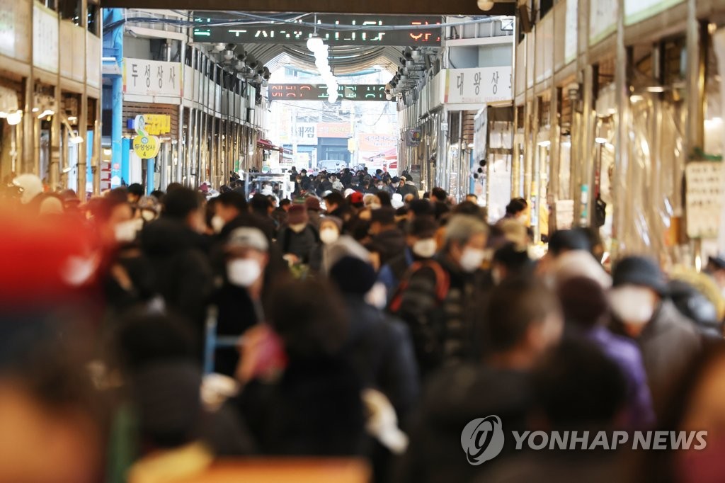 대설·한파에 관광지 '한산'…겨울 축제장·전통시장 '분주'