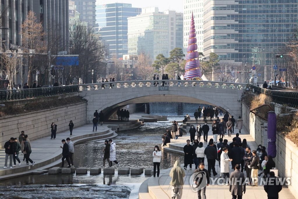 [날씨] 낮기온 영상권 포근…중부지역 비 또는 눈