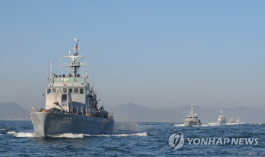 [사진톡톡] '빈틈없는 항만 방호'…해군 새해 첫 기동훈련