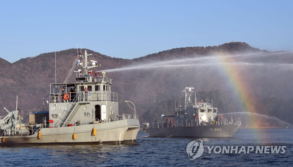 [사진톡톡] '빈틈없는 항만 방호'…해군 새해 첫 기동훈련