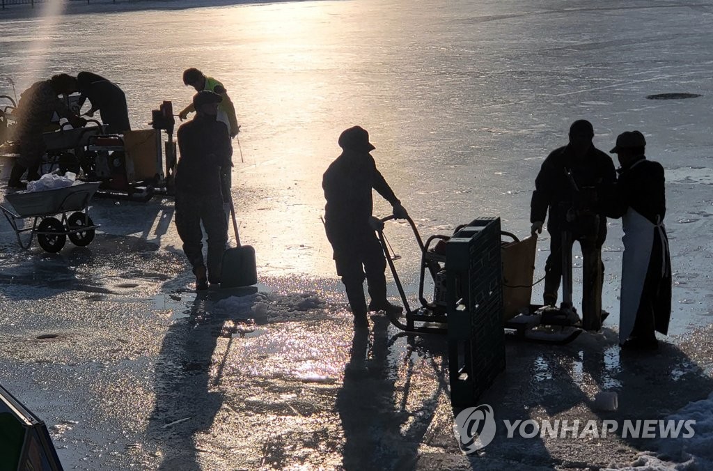 '인삼송어를 잡아라' 홍천강 꽁꽁축제 13일 개막 준비 마무리