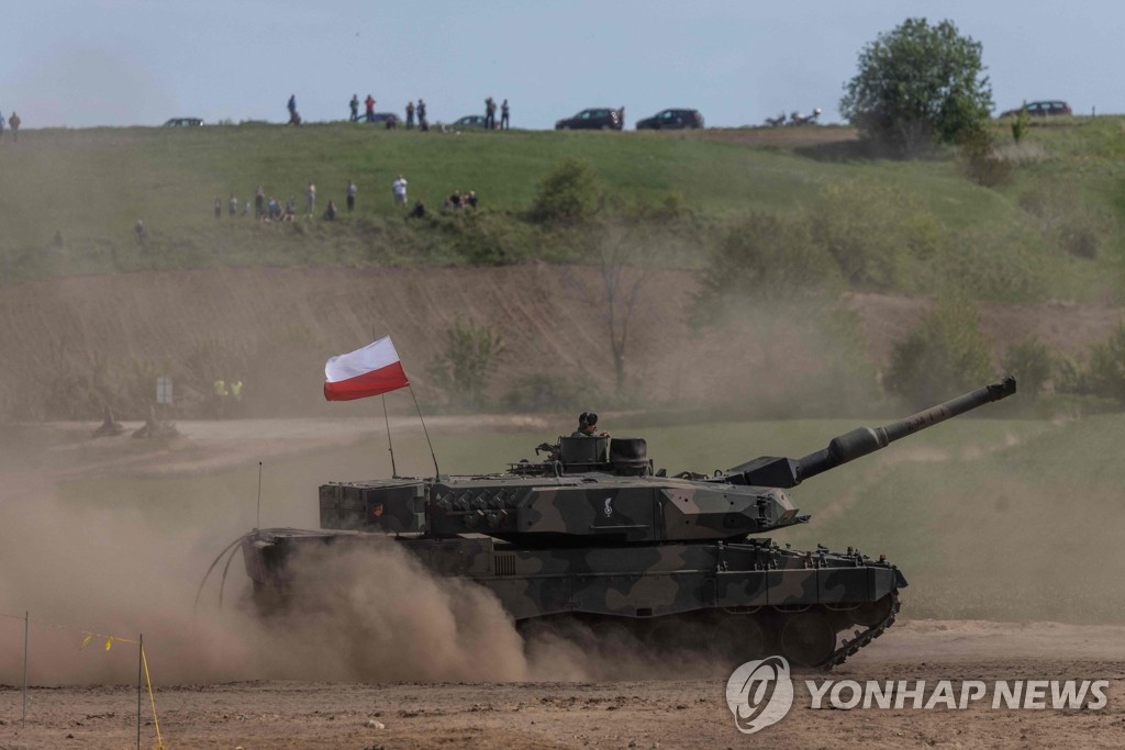 "독일, 우크라에 레오파드 탱크 지원키로…재수출도 승인 방침"