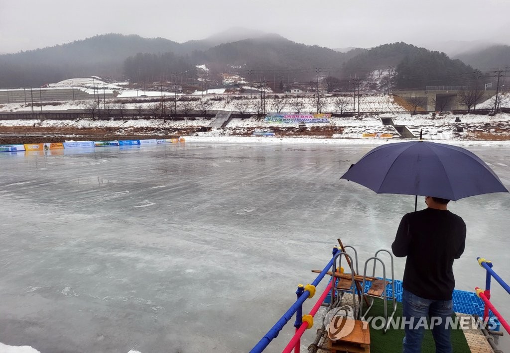 겨울비에 휴장한 강원 겨울축제 주말 정상 운영…얼음 '이상무'