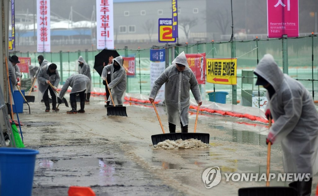 겨울비에 휴장한 강원 겨울축제 주말 정상 운영…얼음 '이상무'