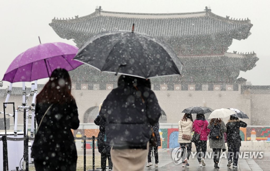 1㎝ 눈 예보에 서울시 비상근무…제설제 사전 살포