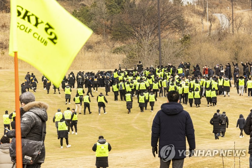 스카이72 골프장 전기·수도 끊은 인천공항공사 사장 기소(종합)