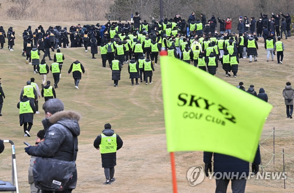 '스카이72' 강제집행…골프장서 1천여명 뒤엉켜 충돌(종합2보)