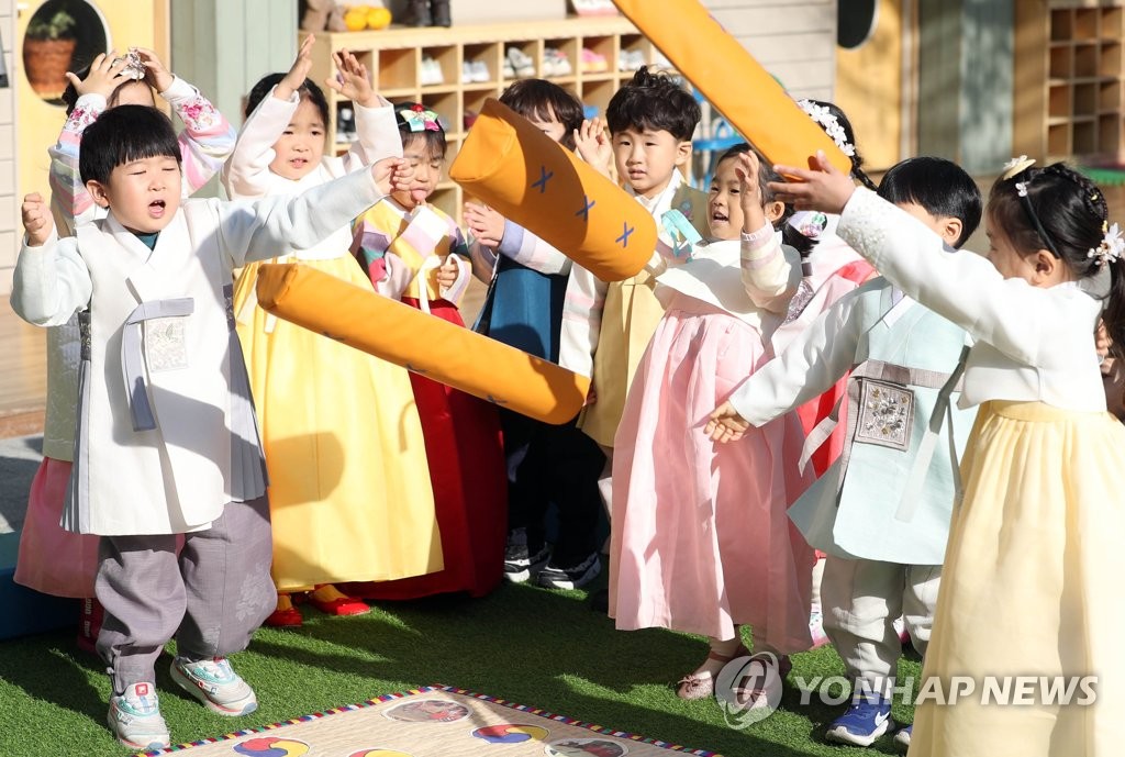 [내일날씨] 설날 전국 곳곳 눈·비…낮 최고 1∼8도