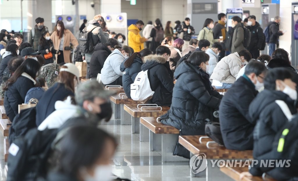 설 연휴 풍경으로…대전 전통시장과 역·터미널 '북적'